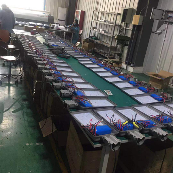 LED锂电路灯车间组装赶工期
